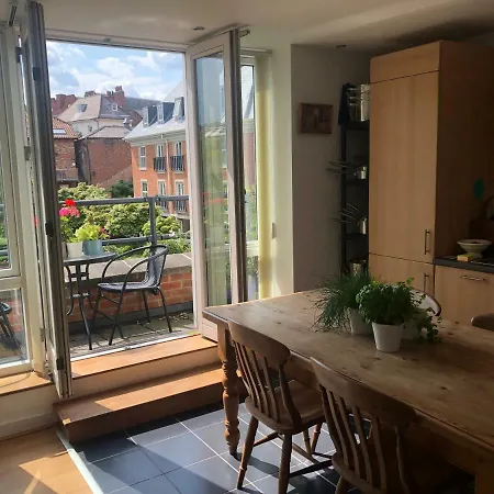 Beautiful Central Yo1 Pa Apartment
